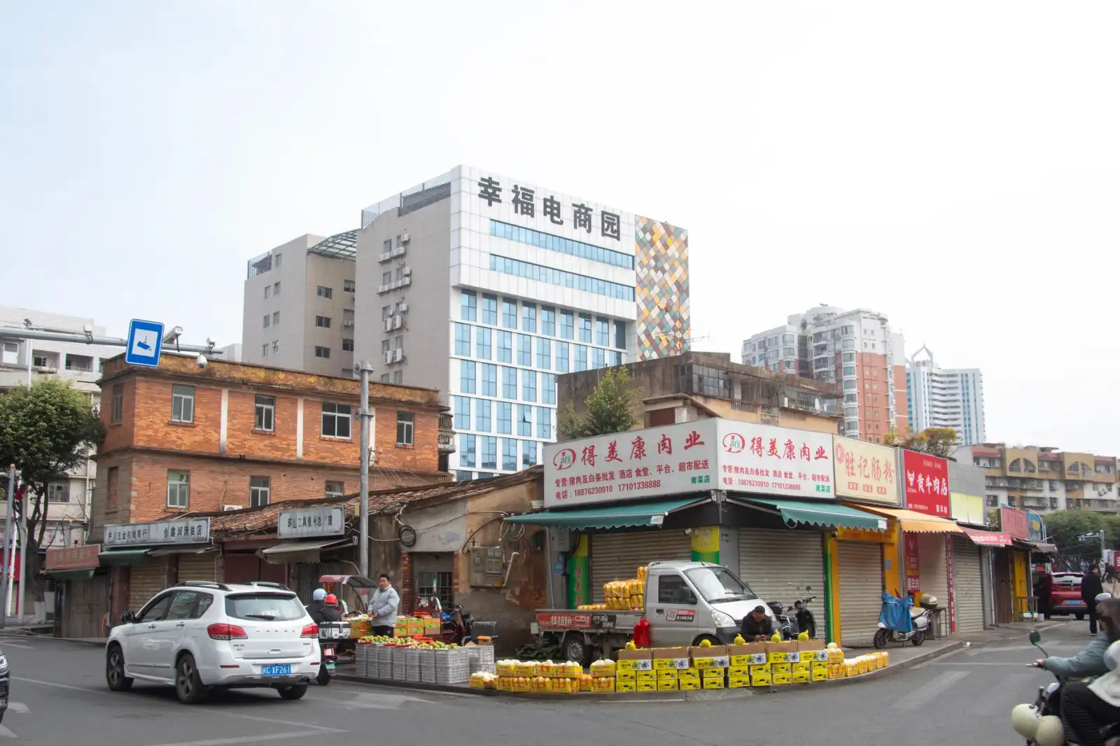 泉州电商仓配服务对比：自建仓库与第三方供应链管理的成本解析