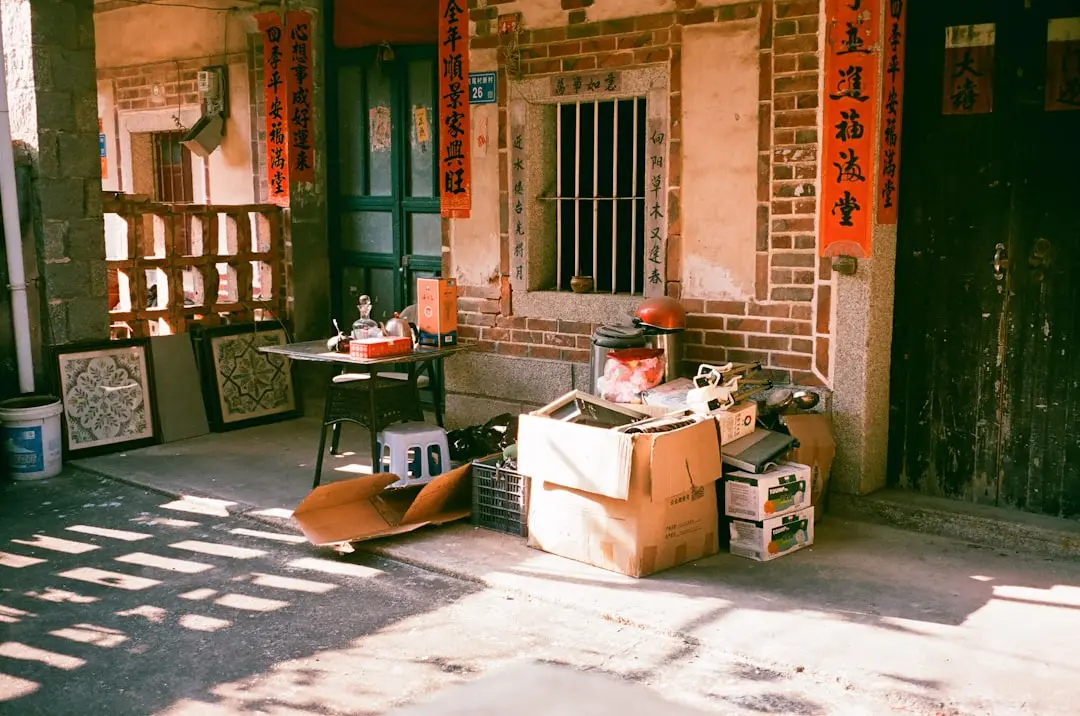 泉州电商仓配服务能力对比：郝先生供应链与本地仓储企业差异分析